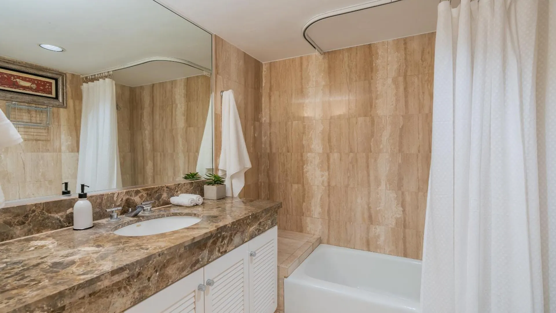 Royal Garden Waikiki - Ocean View - Resort Amenities Honolulu Apartment